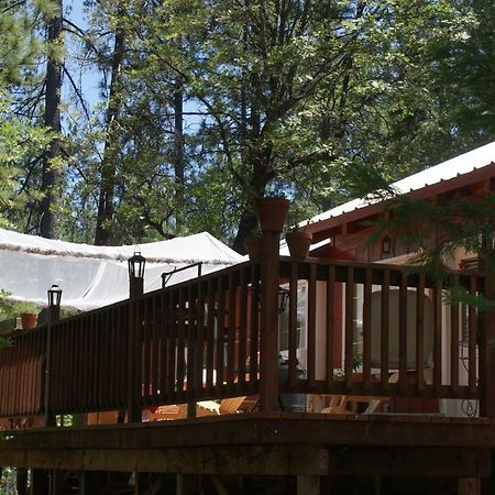 The Red Rooster Lodge Coulterville Exterior foto