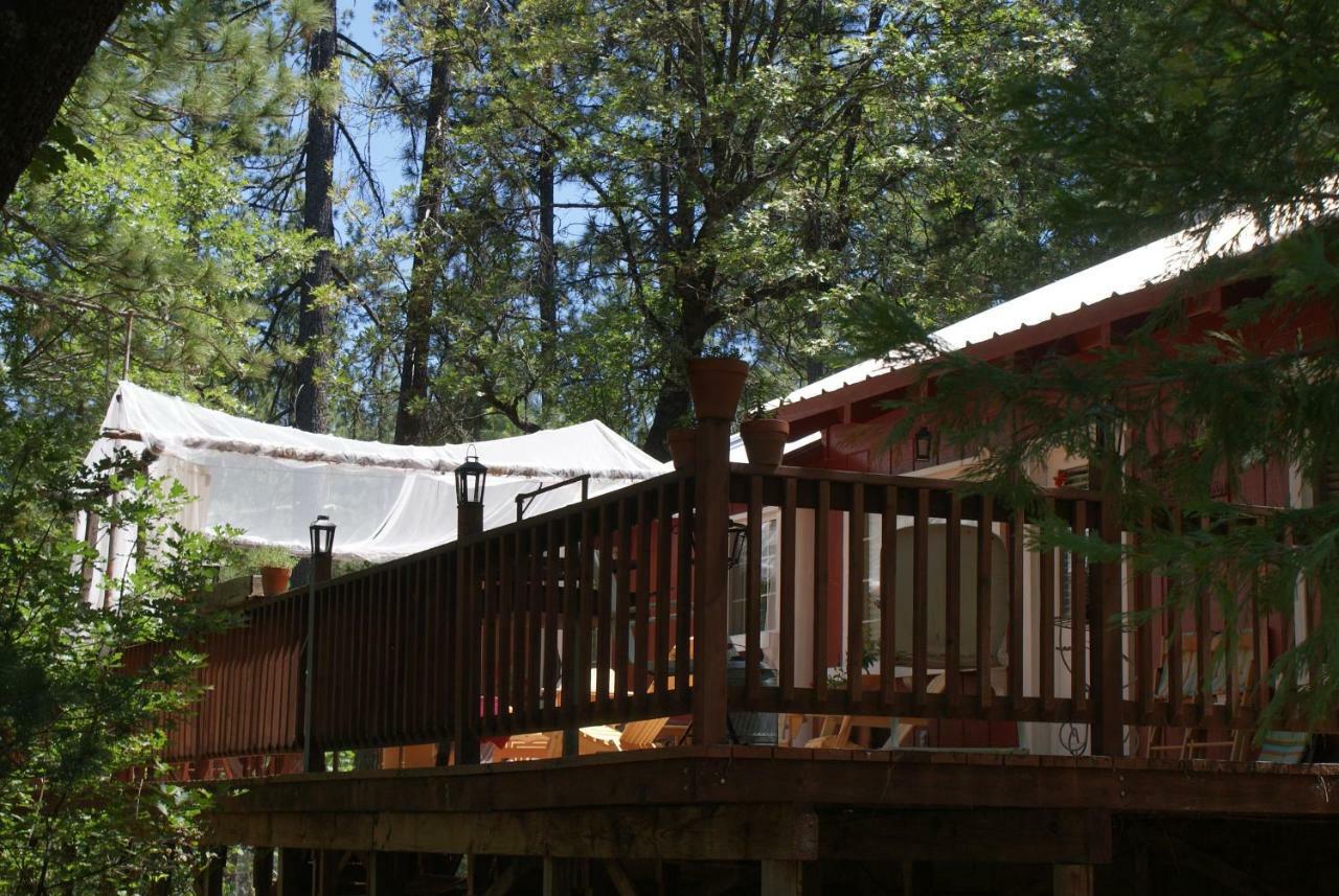 The Red Rooster Lodge Coulterville Exterior foto