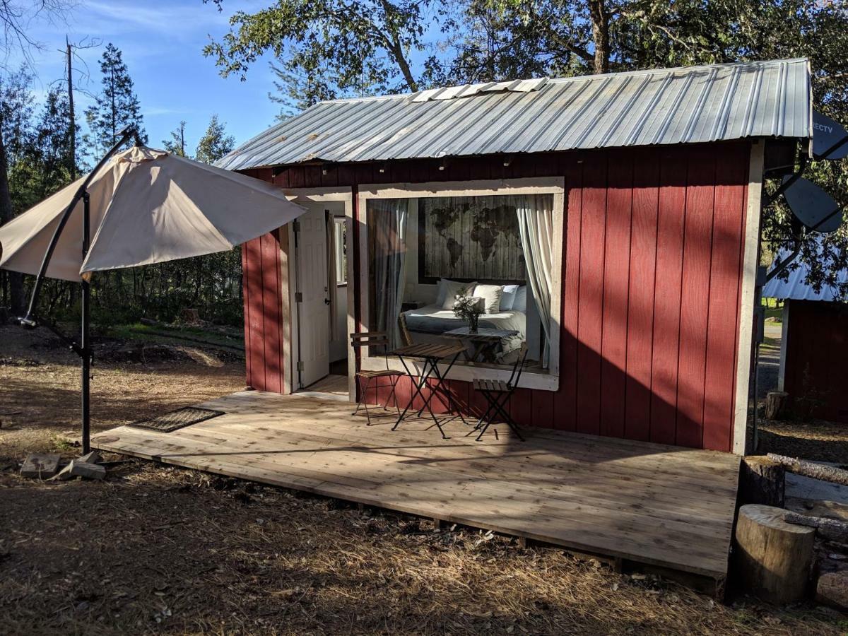 The Red Rooster Lodge Coulterville Exterior foto