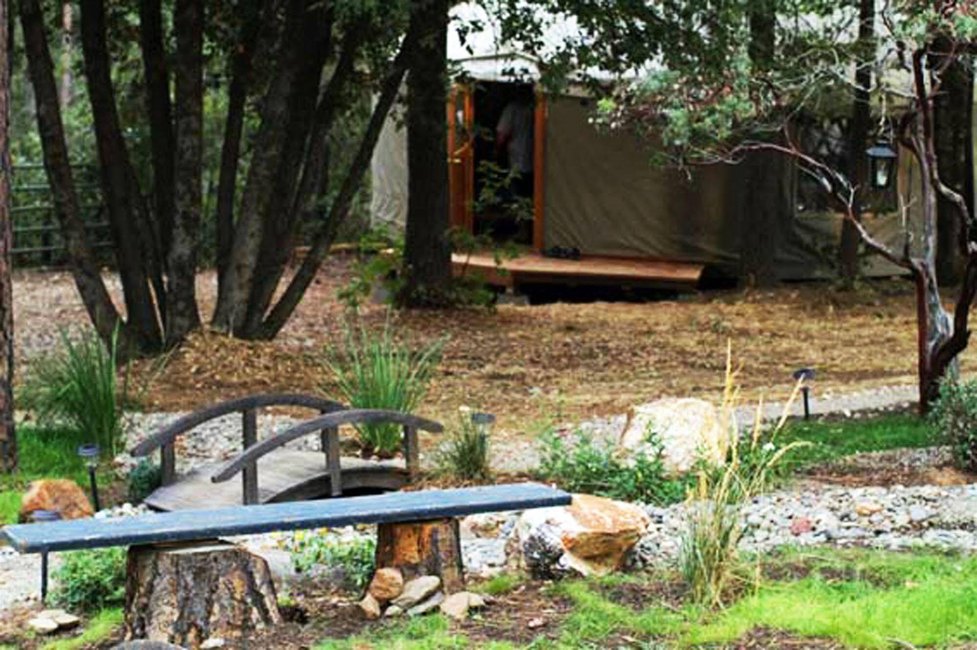 The Red Rooster Lodge Coulterville Exterior foto